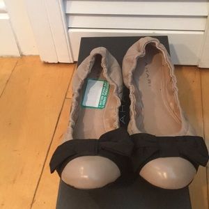 NWT Tahari Dusty Rose “Villa” Flats
